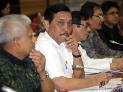 Luhut Kumpulkan Dirut PLN, Produsen Listrik, dan Pengusaha Batu Bara