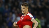 18. Granit Xhaka akan mengisi lini tengah Swiss di Piala Dunia 2018. Pemain asal klub Arsenal ini diyakini punya nilai transfer mencapai 40 juta euro. (Foto: REUTERS/Gonzalo Fuentes)