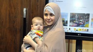 So Cute! Putra Risty Tagor dan Stuart Collin Sangat Menggemaskan