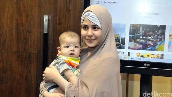 So Cute! Putra Risty Tagor dan Stuart Collin Sangat Menggemaskan