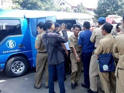 Ratusan PNS Serbu Mobil Penukaran Uang