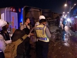 Tabrak Truk Tangki, Bus Sugeng Rahayu Terguling