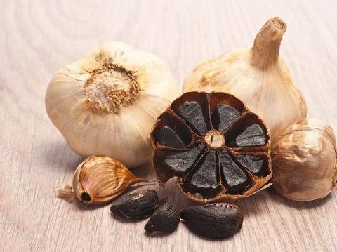 4 Manfaat Bawang Hitam untuk Atasi Masalah Kecantikan