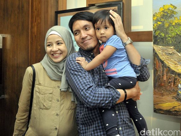 Natasha Rizki dan Desta Siap Sambut Anak Kedua