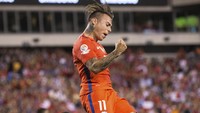 Eduardo Vargas memperkuat Gremio pada 2013 dengan status pinjaman dari Napoli. Vargas merupakan salah satu andalan lini tengah timnas Chile. (Bill Streicher-USA TODAY Sports via Reuters)