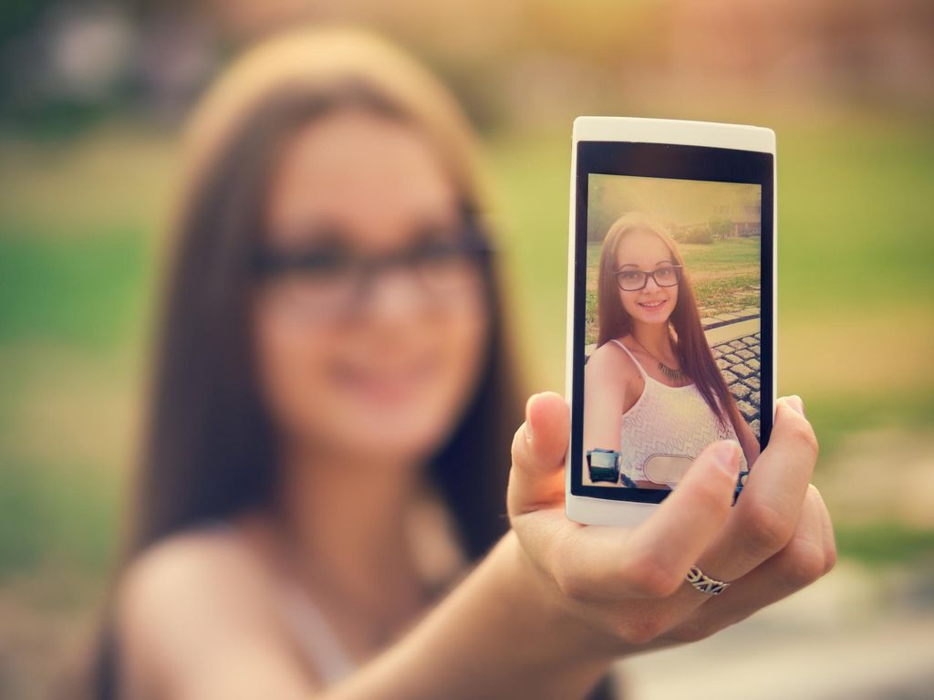 Adobe Rilis Photoshop Camera Gratis di iOS dan Android