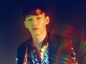 Pakai Lipstik Warna Ungu, Chen EXO Dituding Rasis
