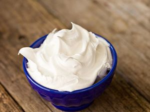 Inilah 6 Trik Mengocok Whipped Cream yang Lembut untuk Kue