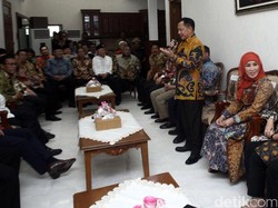 Desmond: 4 Kali Berkunjung ke Rumah Cakapolri, Tito yang Paling Mantap