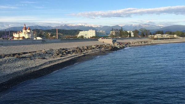 Santai Sore di Tepi Laut Hitam