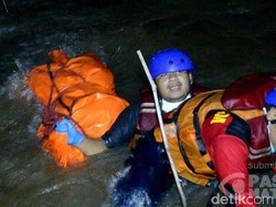 Sesosok Mayat Wanita Ditemukan Mengambang di Kali Angke Tangerang