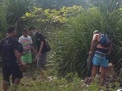 Saat Turis Asing Ikut Aksi Bersih-bersih Sampah di Pantai Kuta Lombok