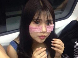 Rombongan Wanita Pakai Masker Kondom di Kereta Jadi Viral