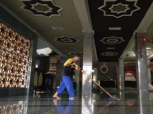 Mengabdi Hampir 20 Jam di Masjid, Wakim Berdoa Ingin ke Makkah Mengabdi Hampir 20 Jam di Masjid, Wakim Berdoa Ingin ke Makkah