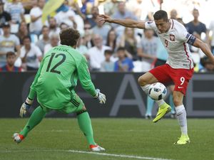 Pelatih Polandia Yakin Lewandowski Akan Mulai Bikin Gol di 16 Besar