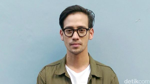 Gaya Kasual Tarra Budiman dengan Parka