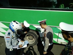 Jelang Arus Mudik, Bus Pakai Ban Gundul Masih Seliweran di Cianjur