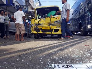Kecelakaan Beruntun Terjadi di Sukabumi, Sopir Angkot Tergencet