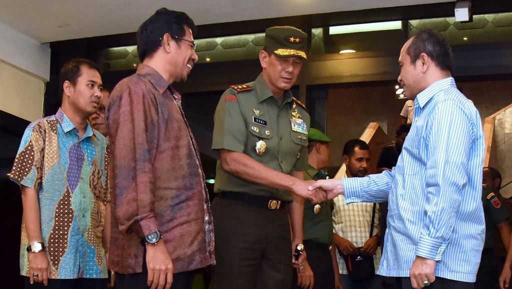 Mendes Terima Pangdam XVI Pattimura Mendes Terima Pangdam XVI Pattimura