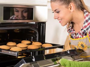 Ini Beda Loyang Aluminium, Logam, dan Silikon untuk Kue Kering