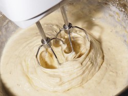 4 Hal Ini Perlu Diperhatikan Saat Mencampur Bahan Kue