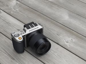 Mirrorless Medium Format Seharga Rp 119 Juta