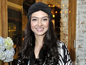 Raline Shah Cantik Berkaftan