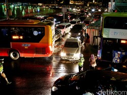 Komunitas Motor Parkir Tutup Jalan di Thamrin, Langsung Dibubarkan Polisi