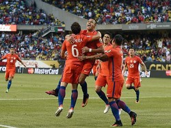 Kick-off Babak II Chile vs Kolombia Tertunda Akibat Cuaca Buruk