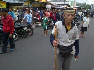 Kekhawatiran Keluarga Kakek Bertongkat yang Bubarkan Balap Liar di Semarang
