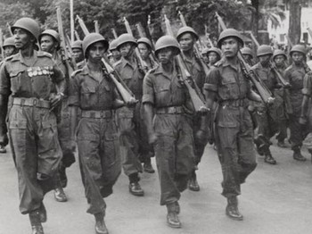 Pasukan KNIL, Penyair hingga Pengawal Raja