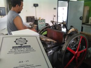 Mesin Cetak Alquran Braille Tertua di Dunia Masih Eksis di Bandung