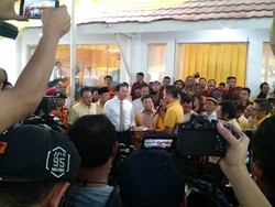 Serahkan Surat Dukungan, Golkar: Benahi Jakarta, Ahok!
