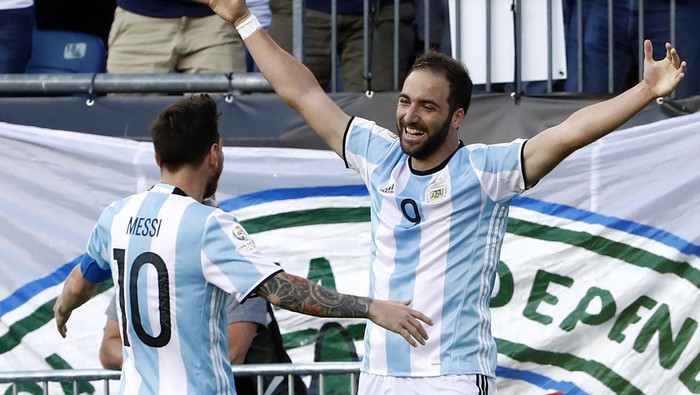 Jun 18, 2016; Foxborough, MA, USA; Argentina midfielder Lionel Messi (10) congratulates forward Gonzalo Higuain (9) after he scored his second goal of the game against the Venezuela during the first half of quarter-final play in the 2016 Copa America Centenario soccer tournament at Gillette Stadium. Mandatory Credit: Winslow Townson-USA TODAY Sports