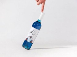 Blue Wine, Wine Berwarna Biru yang Dibuat dengan Antosianin