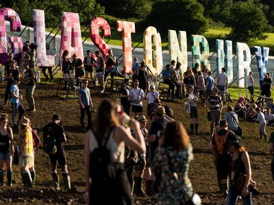 Keseruan Glastonbury Festival 2016