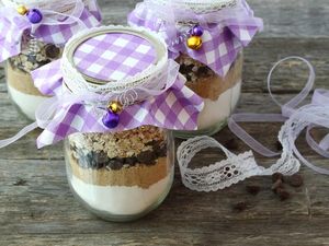 Agar Tampil Cantik, Tata dan Hias Bingkisan Kue Kering dengan Cara Ini