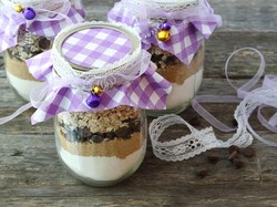 Agar Tampil Cantik, Tata dan Hias Bingkisan Kue Kering dengan Cara Ini