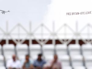 Media-media Simpulkan Kubu Brexit Menang, Inggris Bercerai dari Uni Eropa Media-media Simpulkan Kubu Brexit Menang, Inggris Bercerai dari Uni Eropa