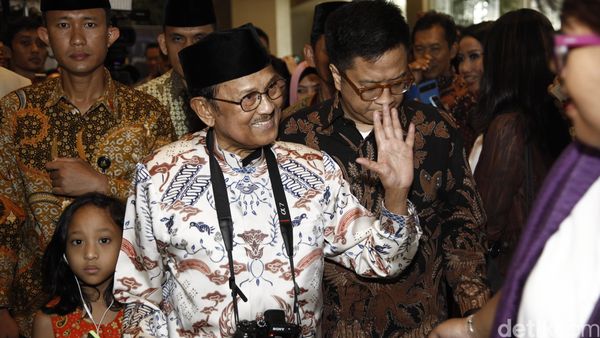 Suasana Ulang Tahun ke-80 dan Pemutaran Film Habibie