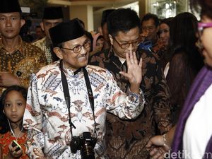 Suasana Ulang Tahun ke-80 dan Pemutaran Film Habibie