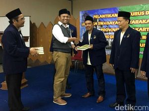 Muhamad Idrus Wakafkan Alquran ke LSM MI Muhamad Idrus Wakafkan Alquran ke LSM MI