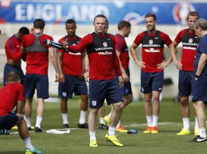 Islandia Akan Bertahan atau Menyerang, Rooney: Tak Masalah