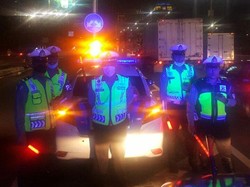 Bentrok Suporter Sepakbola Pecah di GBK, Polisi Lakukan Pengamanan