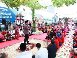 Serunya Buka Puasa 1.500 Warga Bersama Ridwan Kamil di Jalan Braga