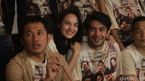 Senyum Lega Para Bintang Rudy Habibie