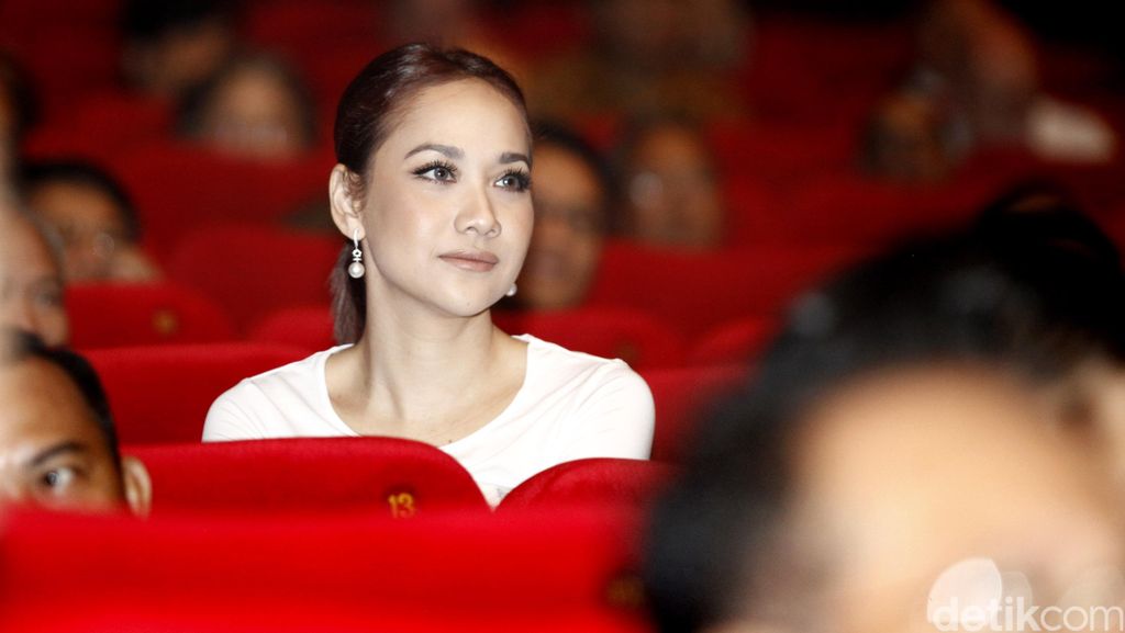 BCL Hingga Christine Hakim di Pemutaran Rudy Habibie BCL Hingga Christine Hakim di Pemutaran Rudy Habibie