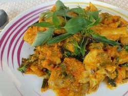 Menu Hari Ke-22: Gurih Mantap Bubur Manado dan Ayam Woku Balangan Khas Manado