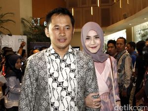 Zaskia Adya Mecca Cerita Soal Sang Suami yang Jenuh Buat Film