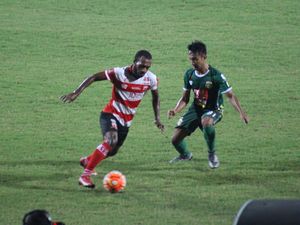 Gol di Injury Time Menangkan Madura United atas Bhayangkara Surabaya United